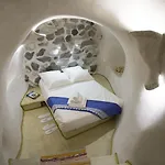 αura Cave Villa *