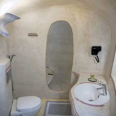 αura Cave Villa