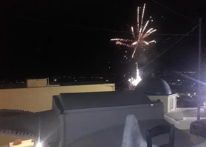 αura Cave Villa Fira (Santorini)