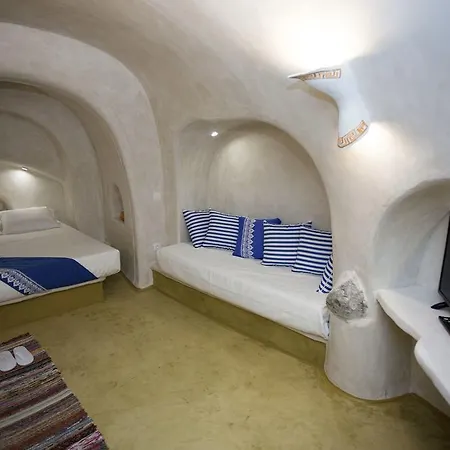 αura Cave Fira (Santorini)