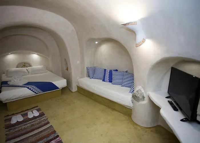 αura Cave Fira (Santorini)